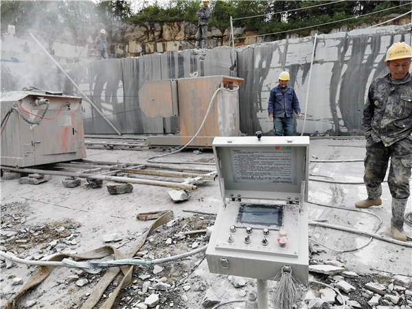 長(zhǎng)沙凱發(fā)超硬材料科技有限公司,長(zhǎng)沙礦山石材開采設(shè)備銷售,長(zhǎng)沙金剛石繩鋸機(jī)銷售,金剛石串珠繩生產(chǎn)銷售，水平鉆機(jī)生產(chǎn)銷售