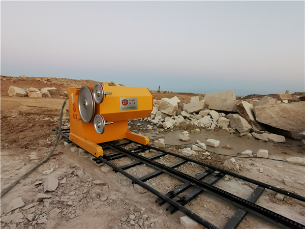 長(zhǎng)沙凱發(fā)超硬材料科技有限公司,長(zhǎng)沙礦山石材開采設(shè)備銷售,長(zhǎng)沙金剛石繩鋸機(jī)銷售,金剛石串珠繩生產(chǎn)銷售，水平鉆機(jī)生產(chǎn)銷售