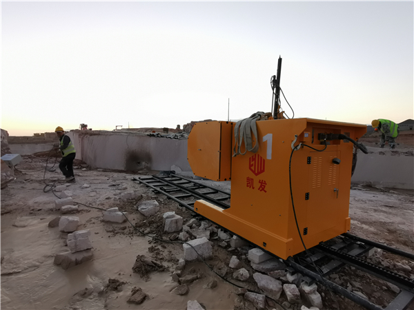 長(zhǎng)沙凱發(fā)超硬材料科技有限公司,長(zhǎng)沙礦山石材開采設(shè)備銷售,長(zhǎng)沙金剛石繩鋸機(jī)銷售,金剛石串珠繩生產(chǎn)銷售，水平鉆機(jī)生產(chǎn)銷售